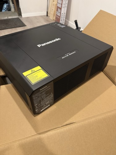 Panasonic rz570 proiettore - panasonic, pt-rz570